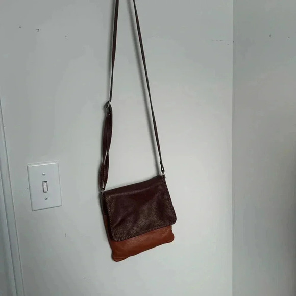 Italian leather Duotone crossbody bag - Picture 2 of 9